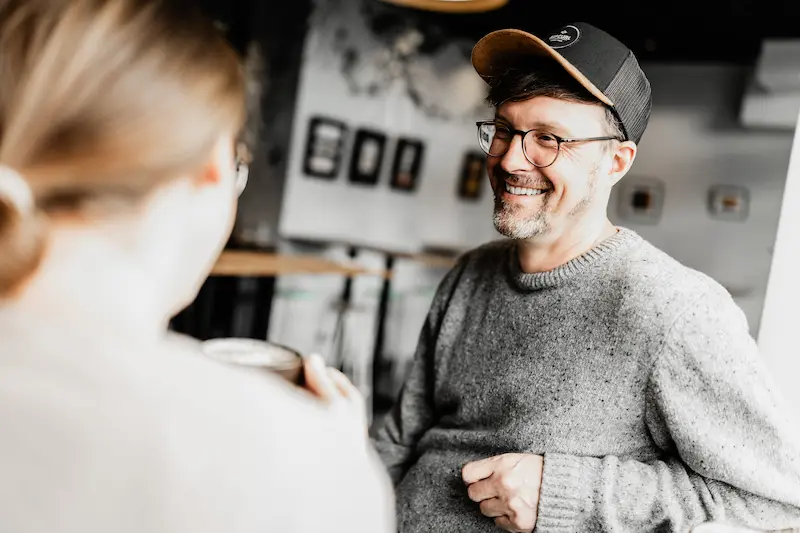 Technologischer Hintergrund mit modernen UI-Elementen